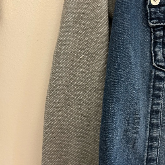 True Religion‎ Section Trucker Jean Denim Jacket Gray Sleeves Hood Women’s XS - Picture 3 of 6